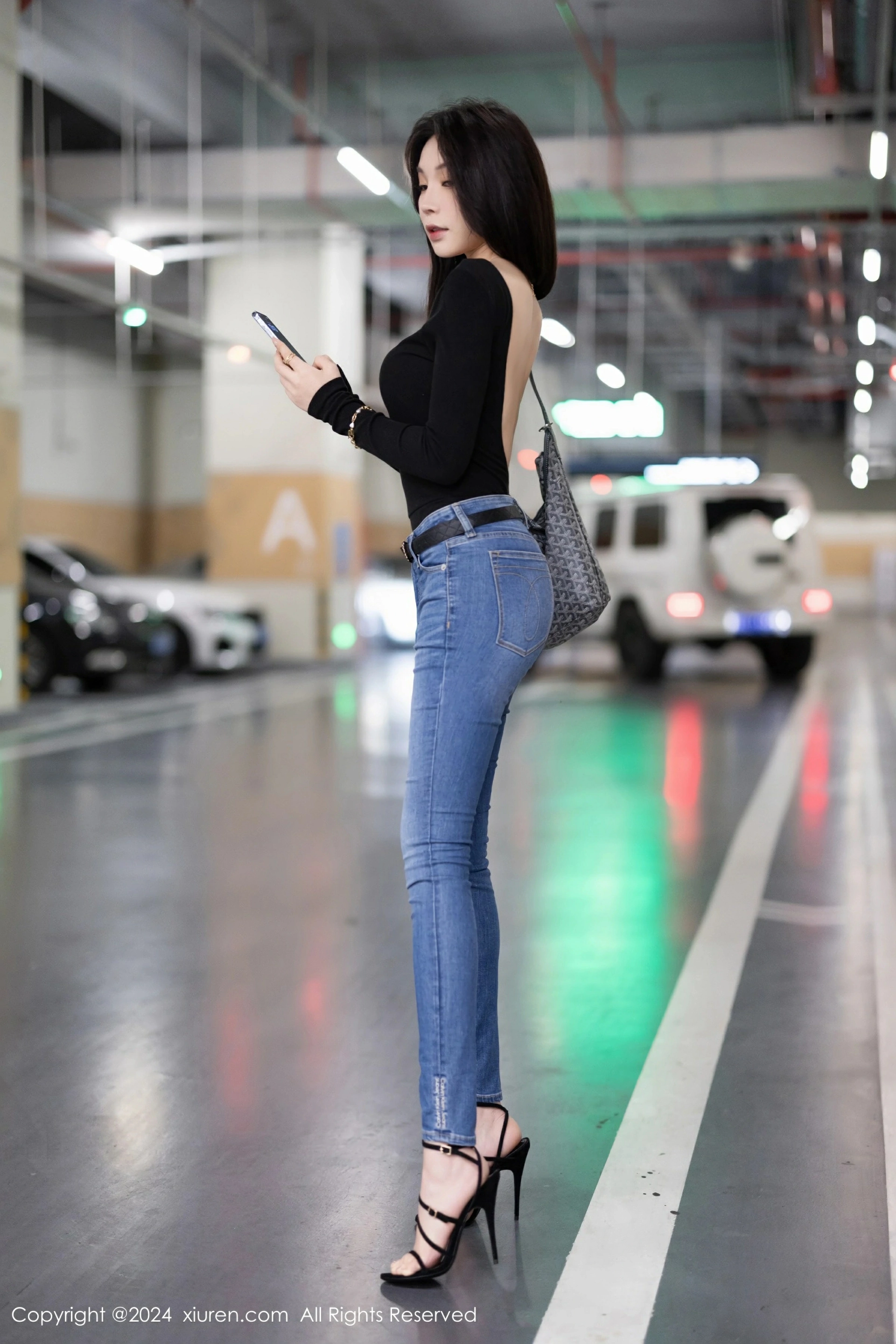 [XiuRen秀人网] 2024.04.12 No.8385 徐莉芝Booty 黑色露背上衣 性感写真 [92+1P]